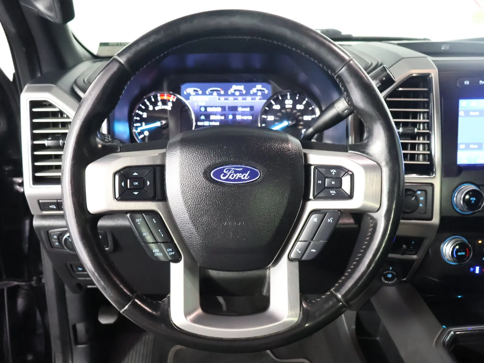 Ford F-250SD photo 24