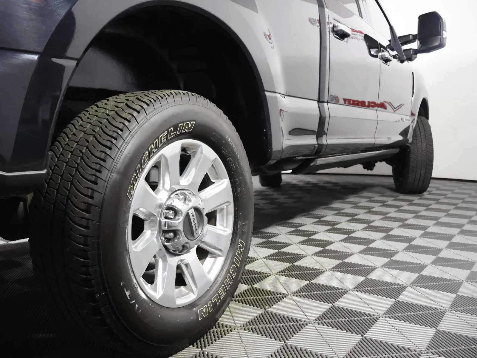 Ford F-250SD photo 11