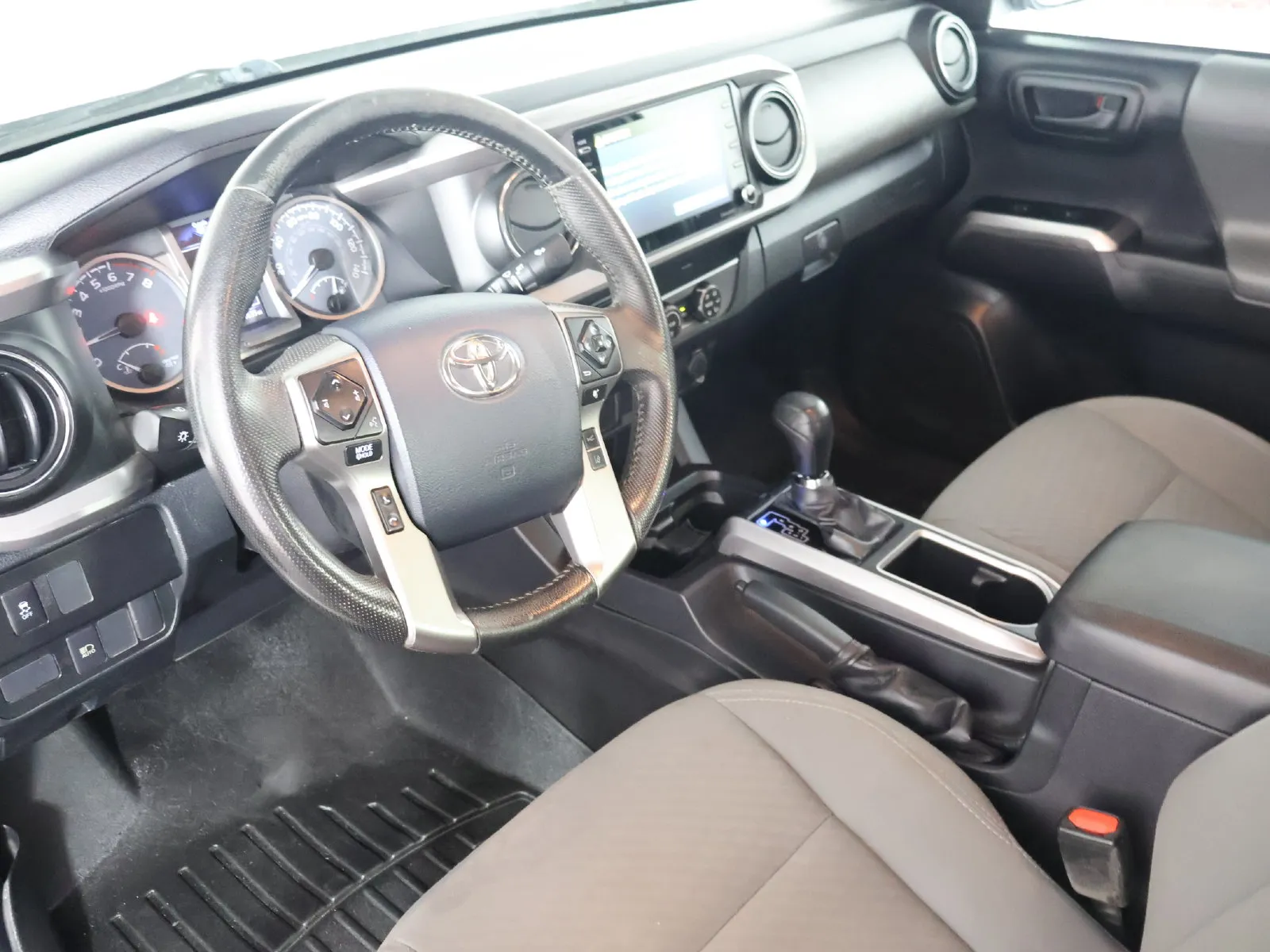 Toyota Tacoma photo 23