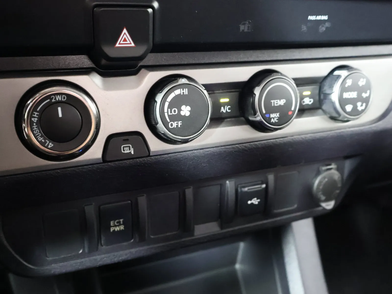 Toyota Tacoma photo 36