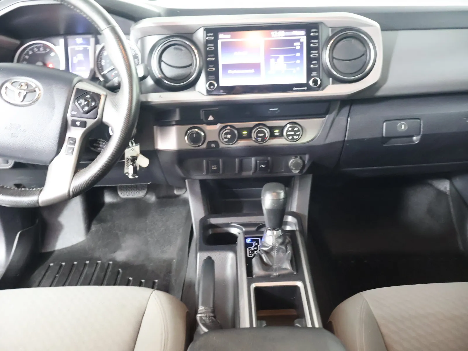 Toyota Tacoma photo 26
