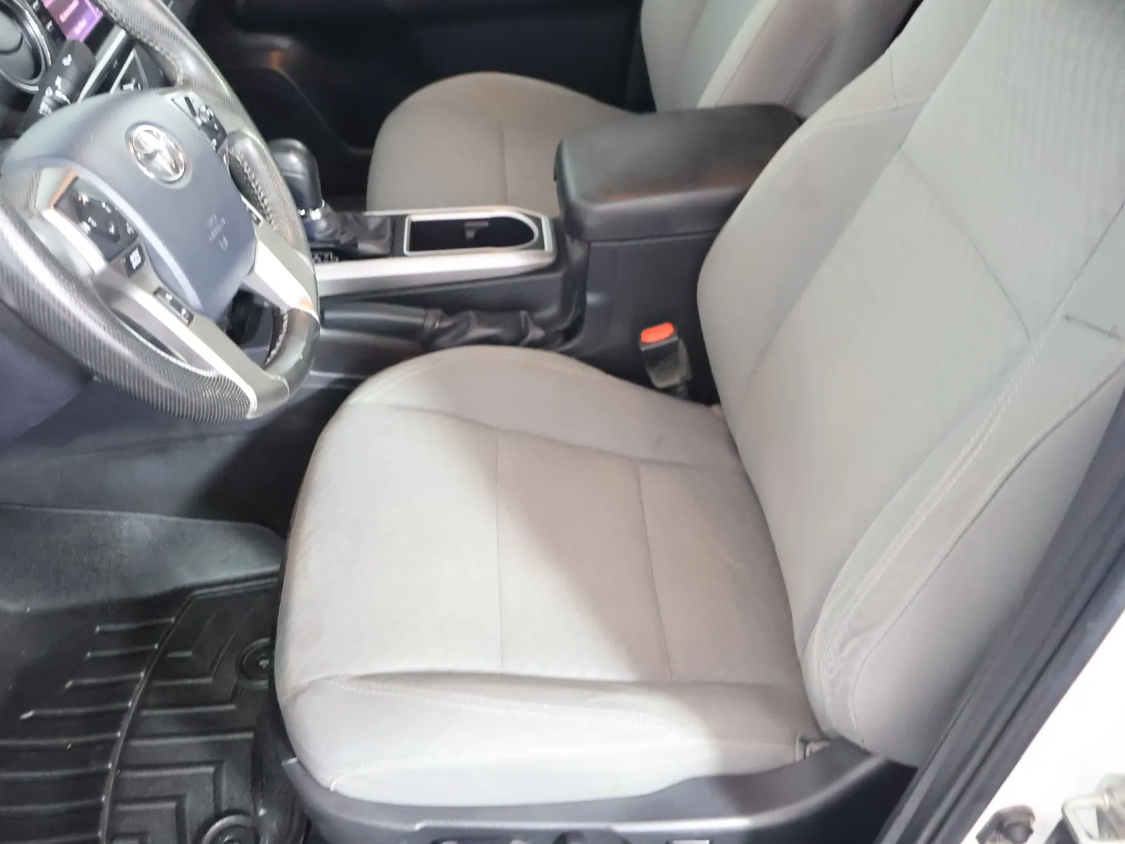 Toyota Tacoma photo 24