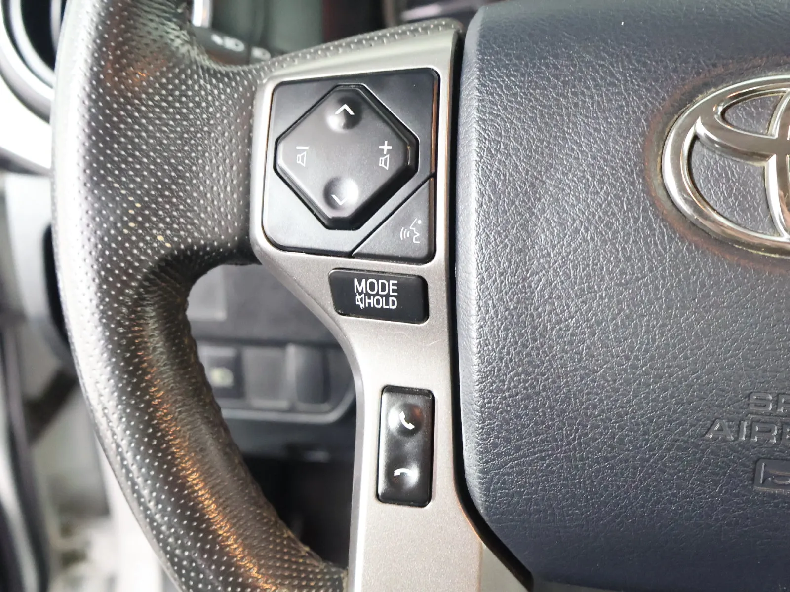 Toyota Tacoma photo 32