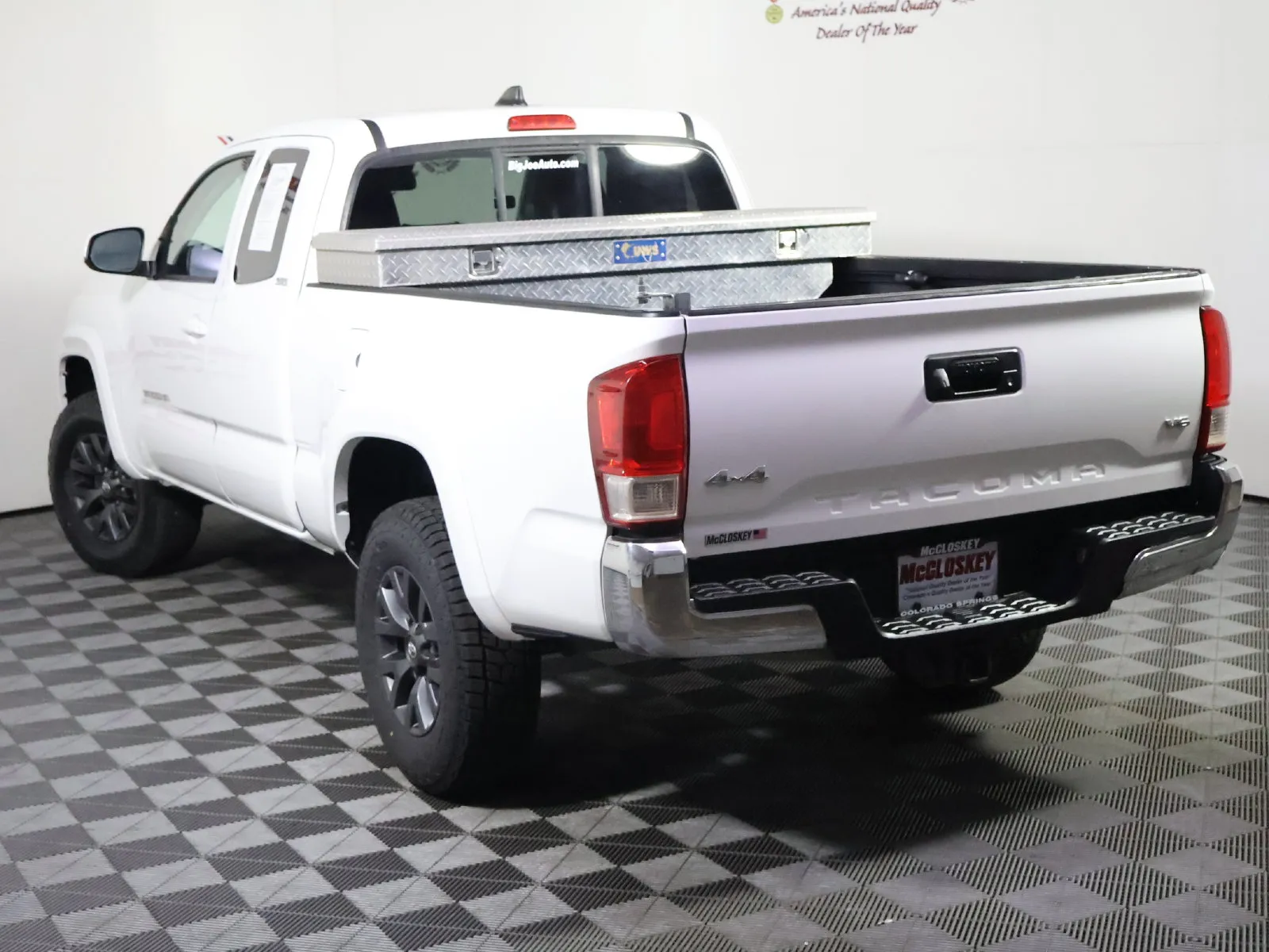 Toyota Tacoma photo 13