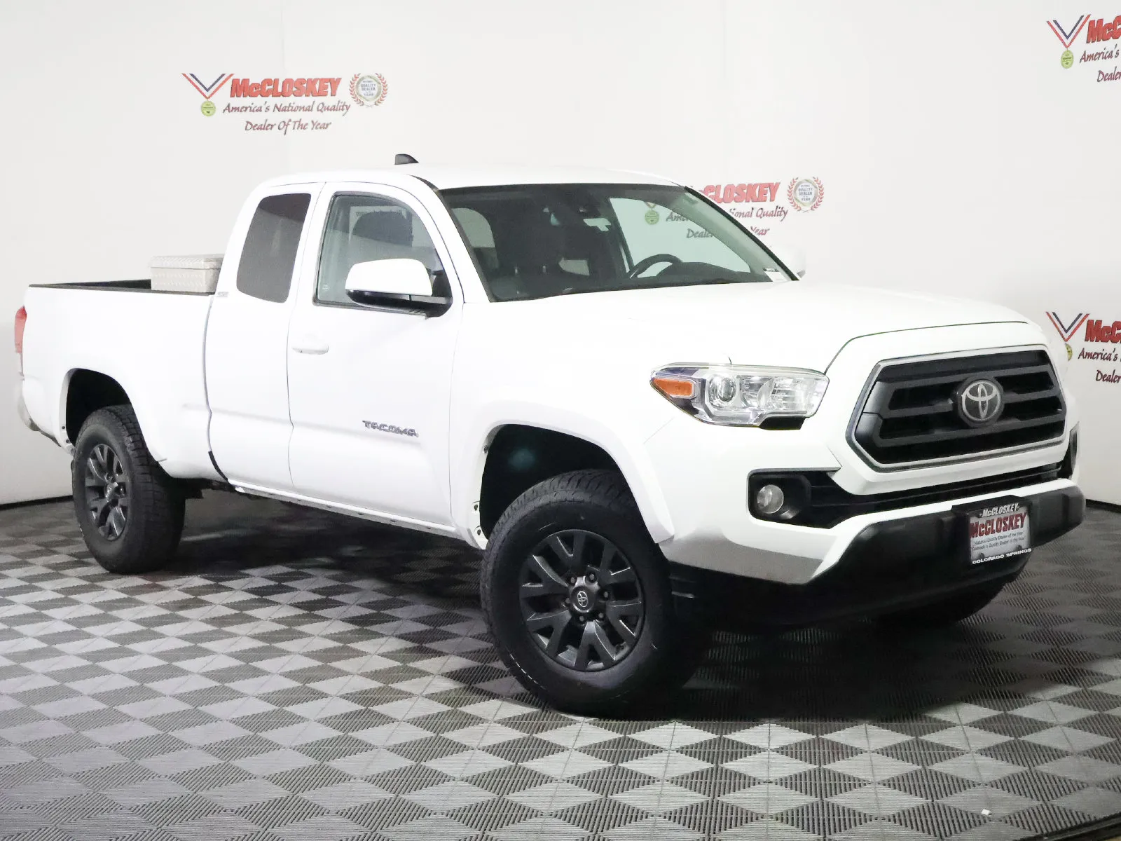 Toyota Tacoma photo 2