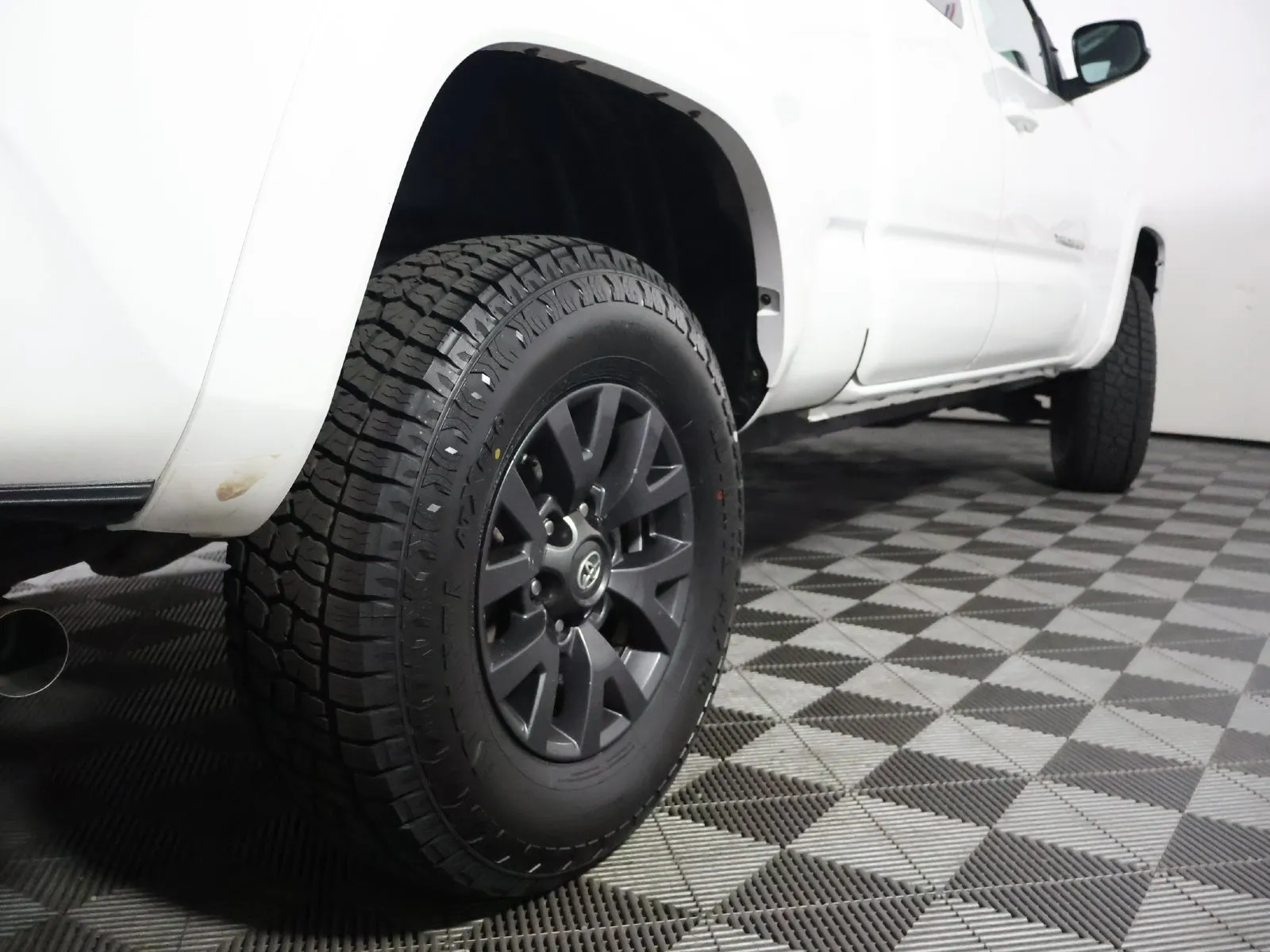 Toyota Tacoma photo 11