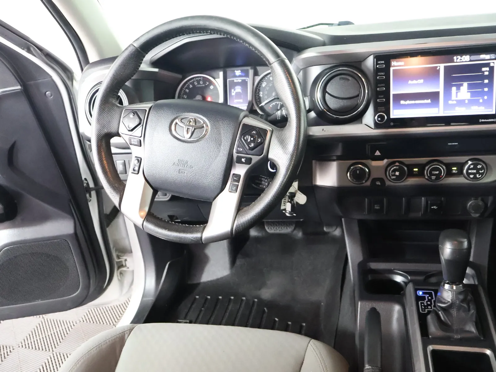 Toyota Tacoma photo 27