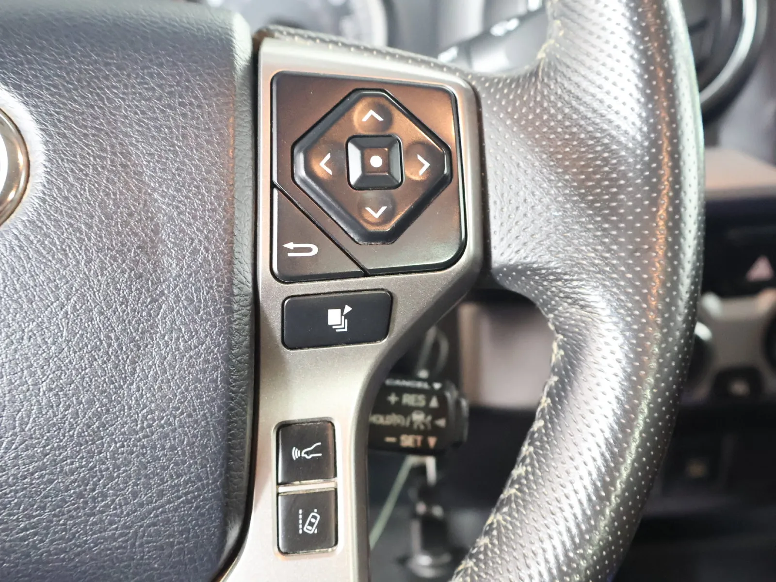 Toyota Tacoma photo 33