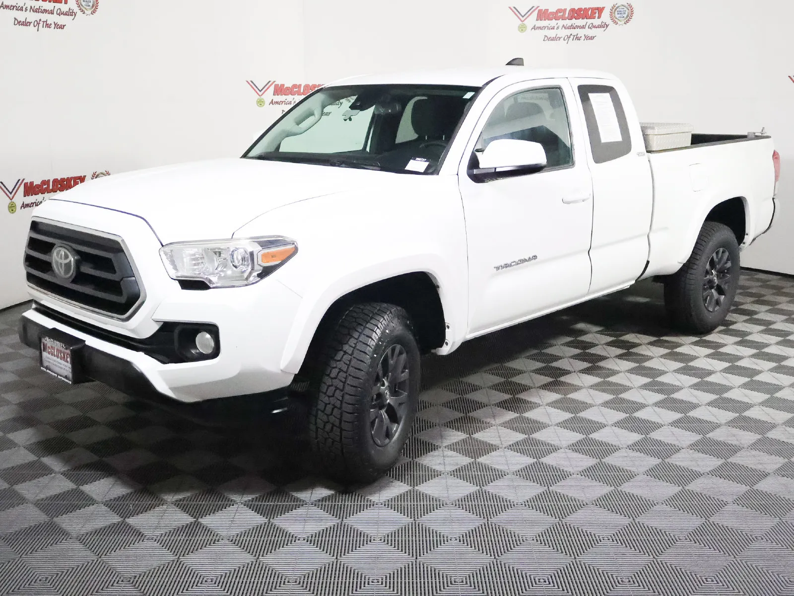 Toyota Tacoma photo 16