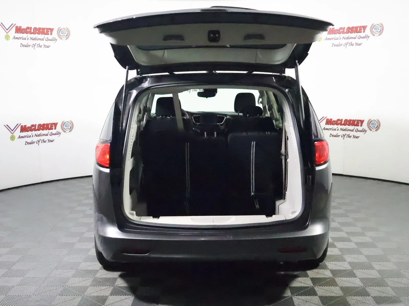 2023 Chrysler Voyager LX - Photo 11