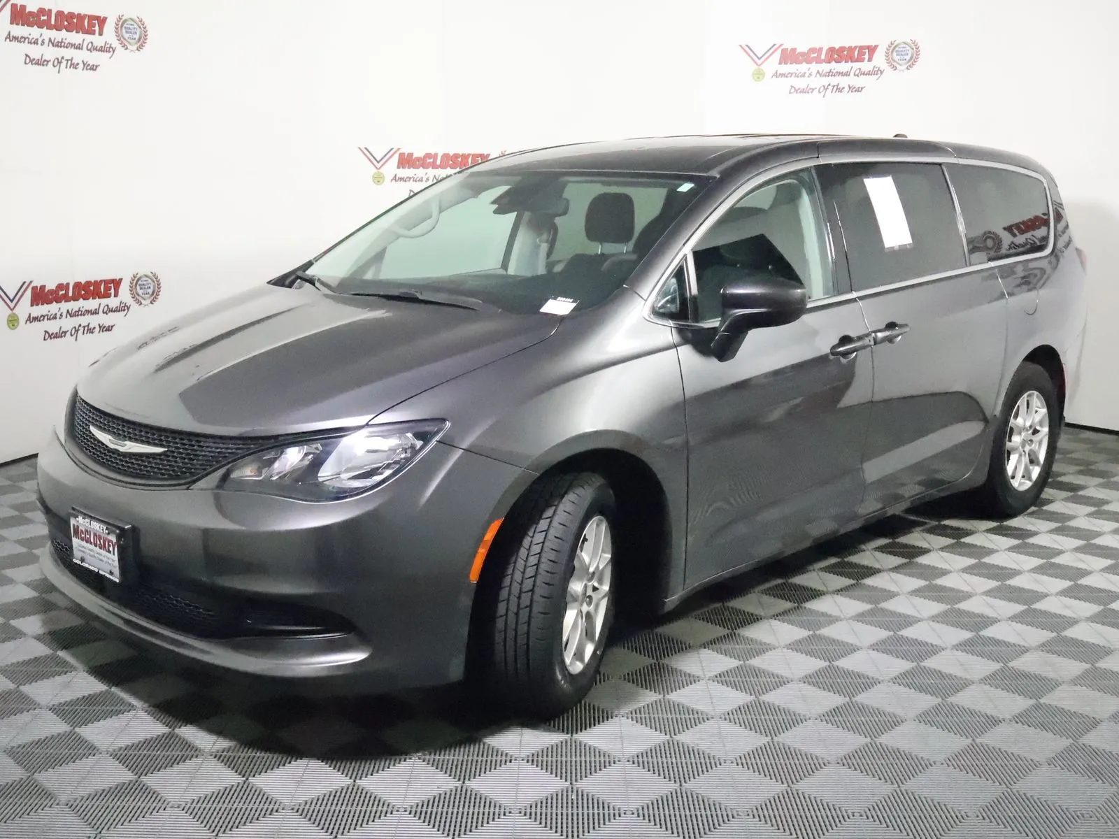 2023 Chrysler Voyager LX - Photo 13