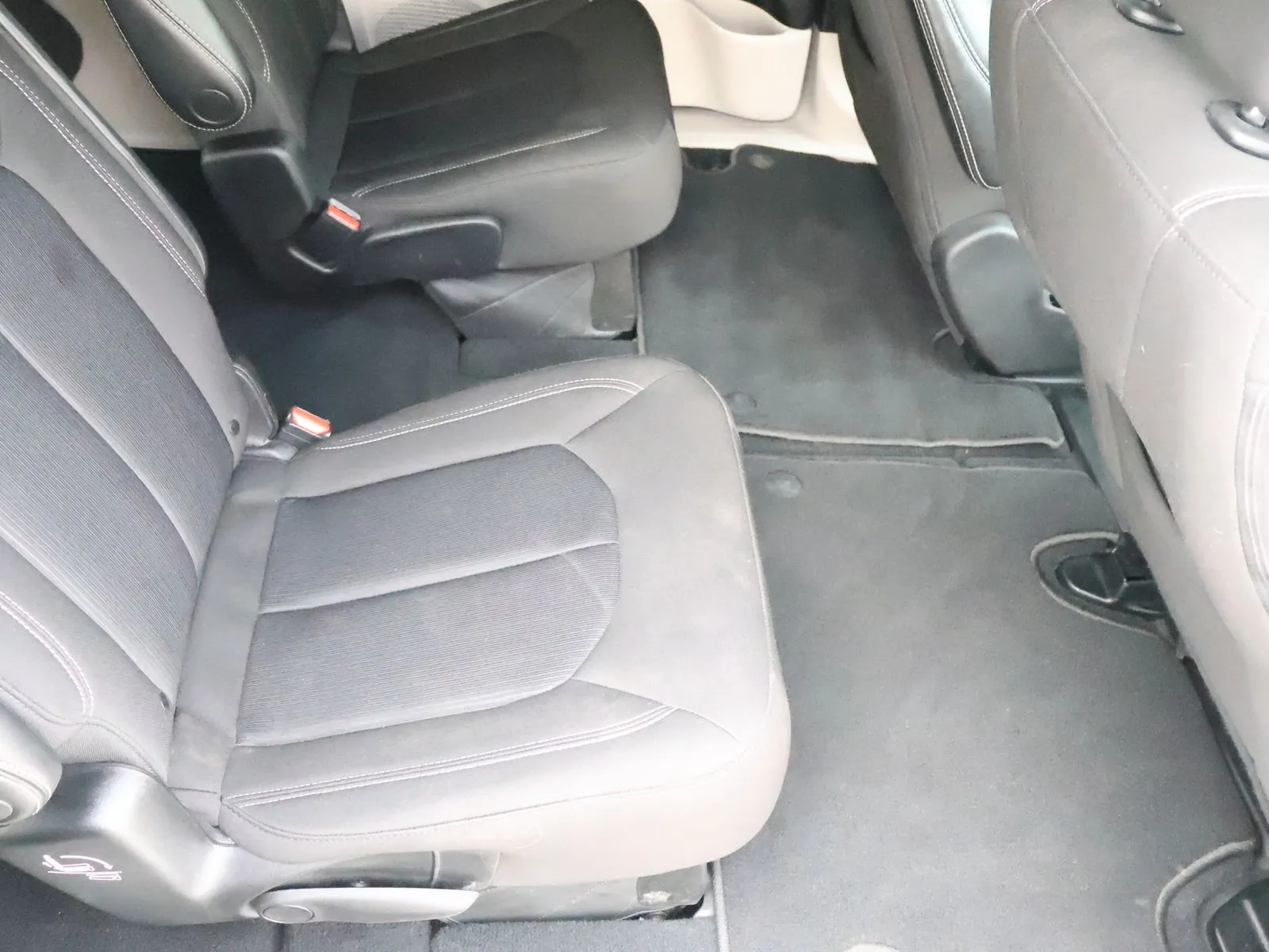 2023 Chrysler Voyager LX - Photo 48