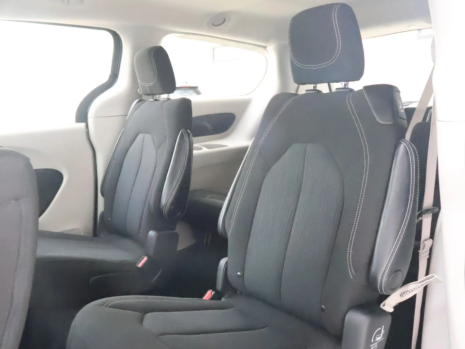 2023 Chrysler Voyager LX - Photo 45