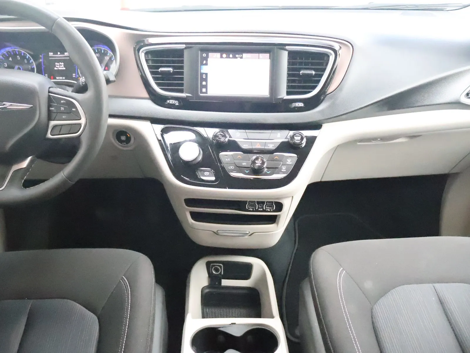 2023 Chrysler Voyager LX - Photo 25