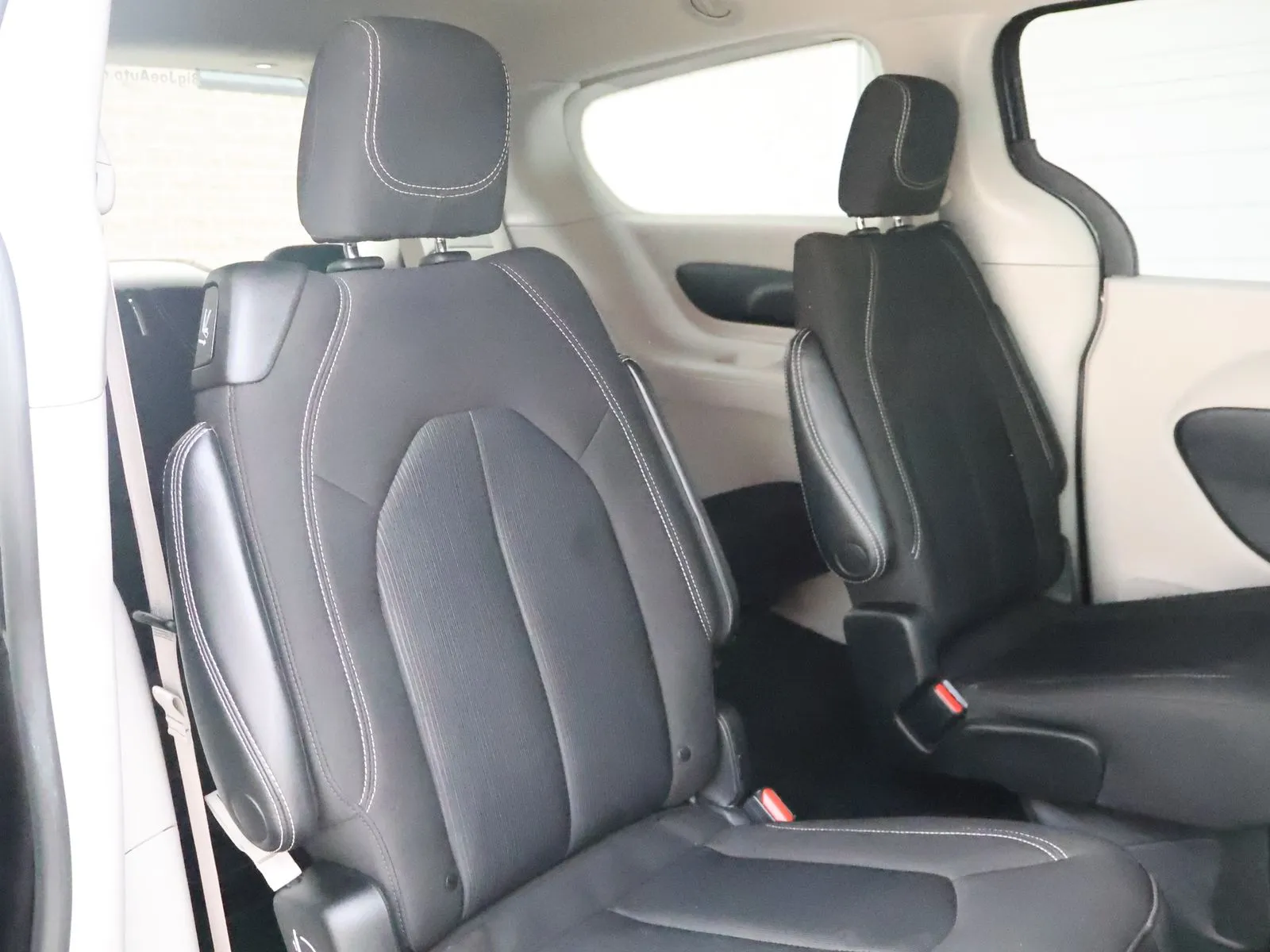 2023 Chrysler Voyager LX - Photo 49