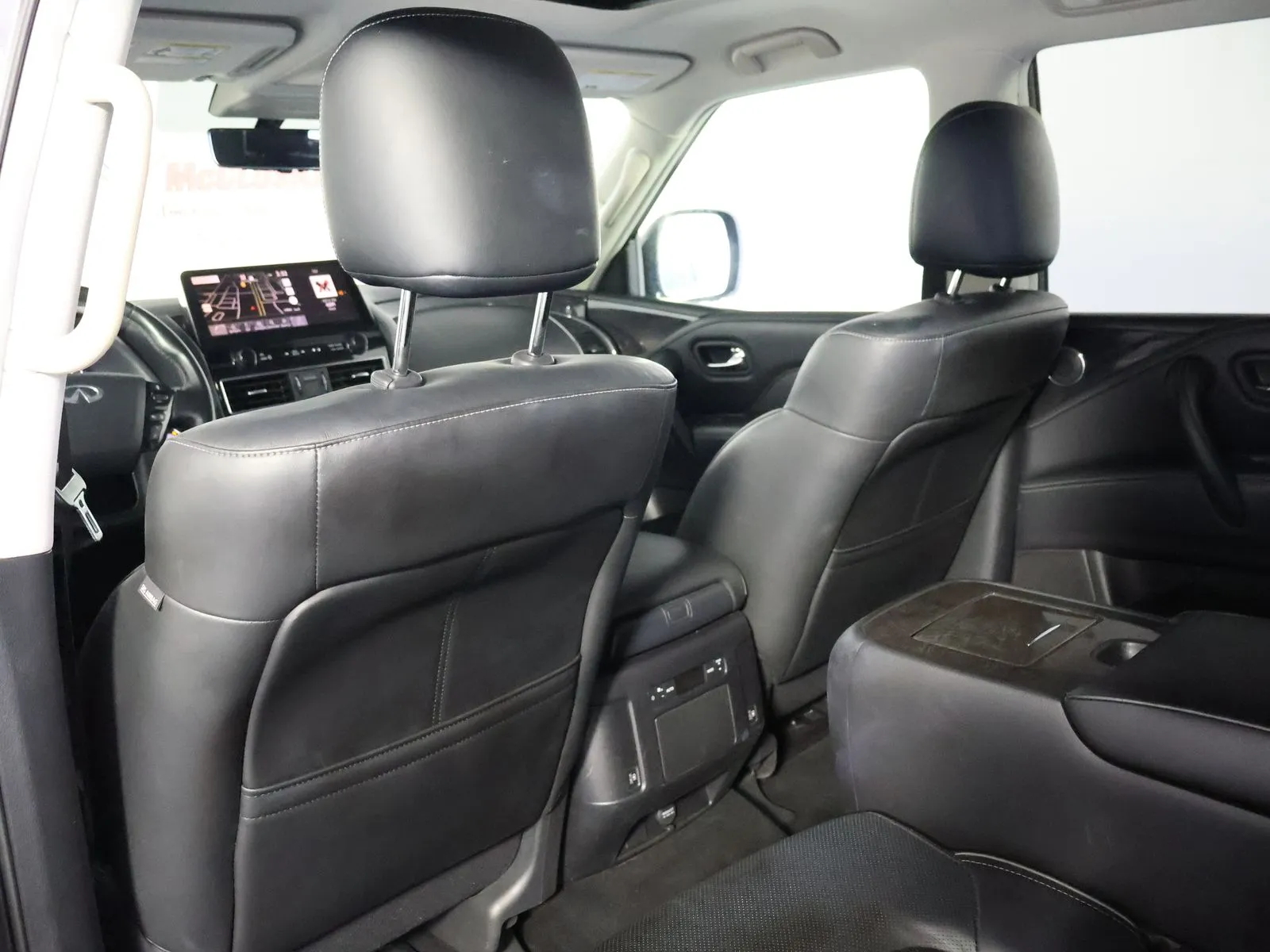 Infiniti QX80 photo 47