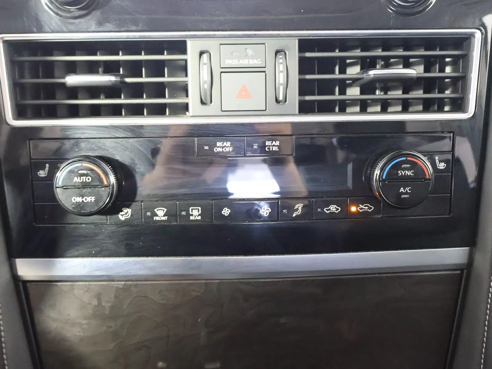 Infiniti QX80 photo 43