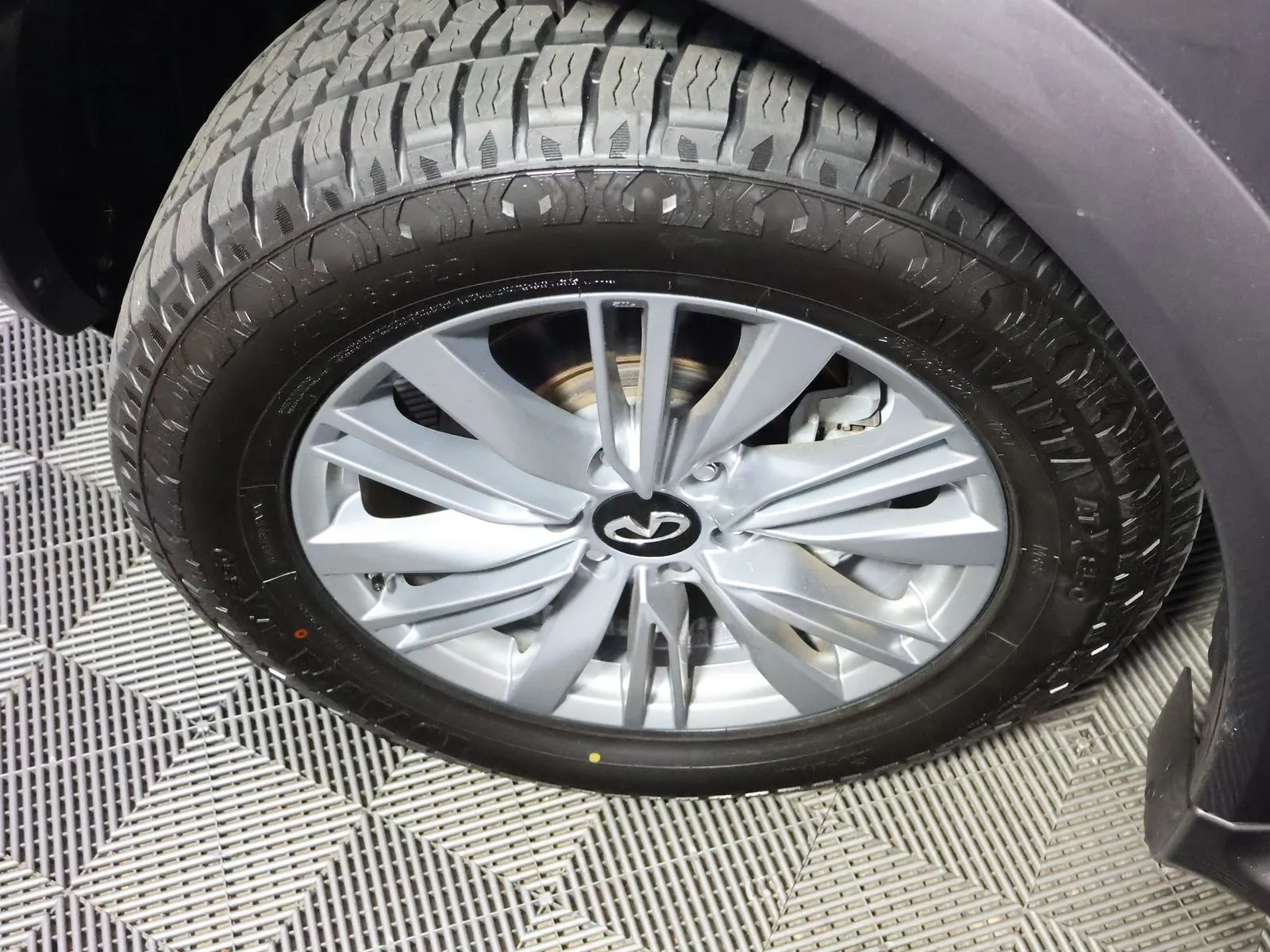Infiniti QX80 photo 20