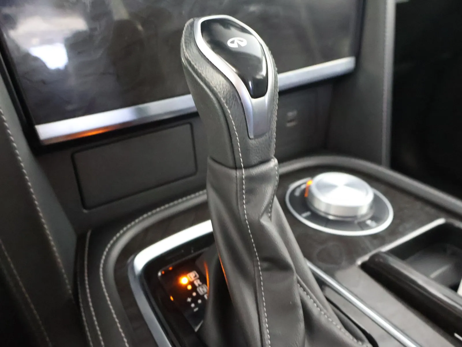 Infiniti QX80 photo 40