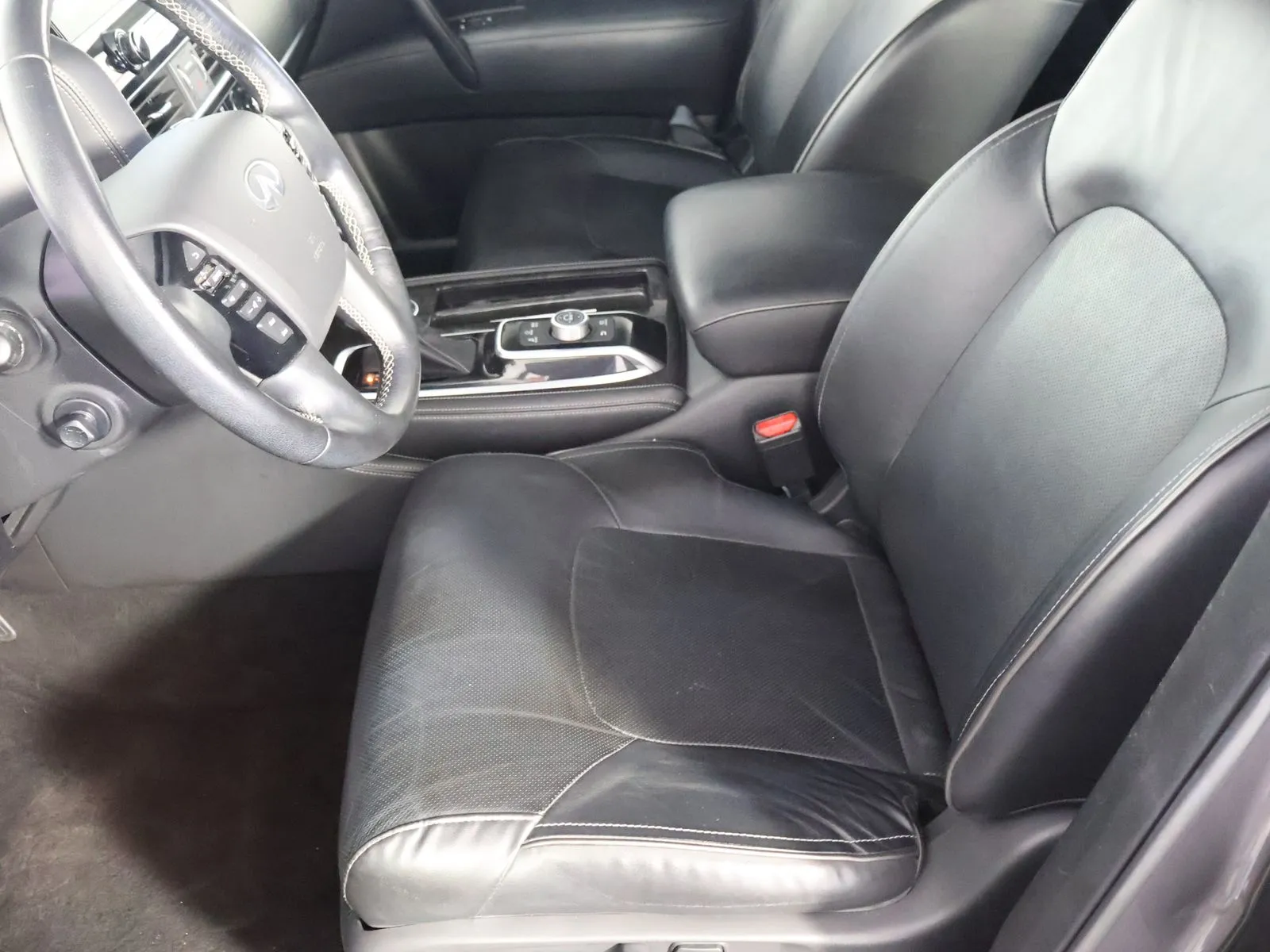 Infiniti QX80 photo 26