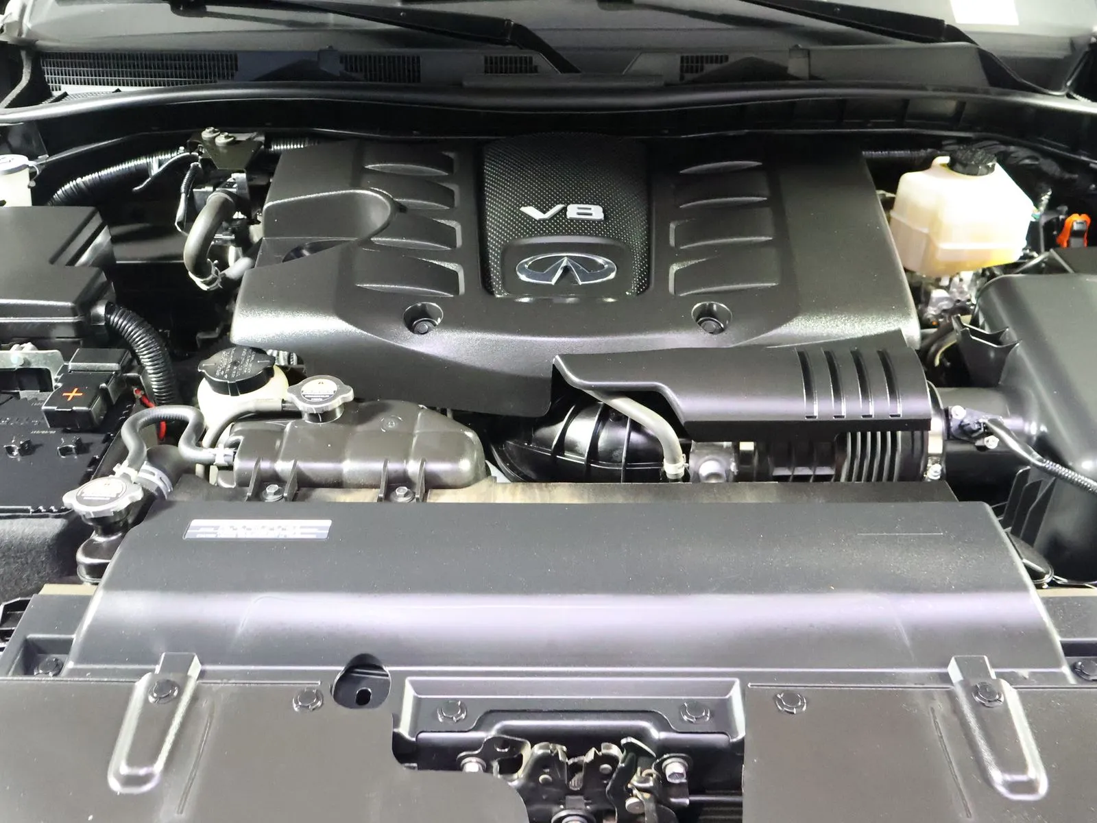 Infiniti QX80 photo 23