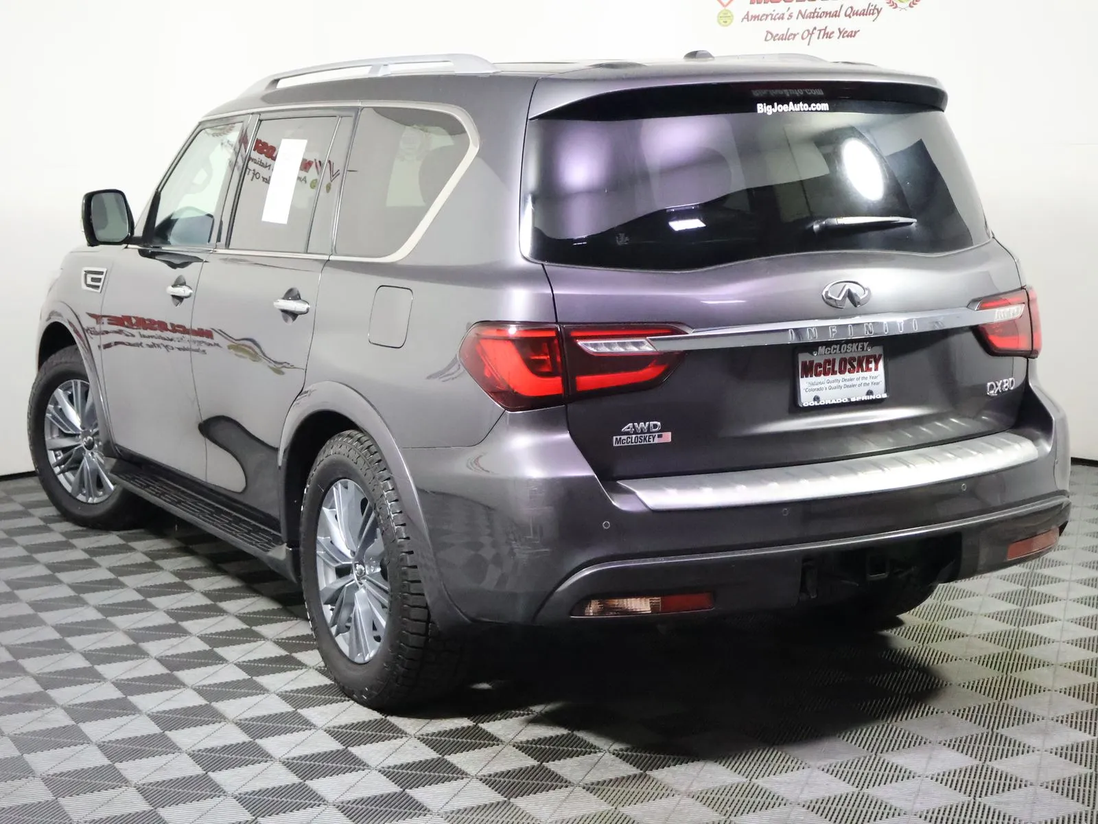 Infiniti QX80 photo 16