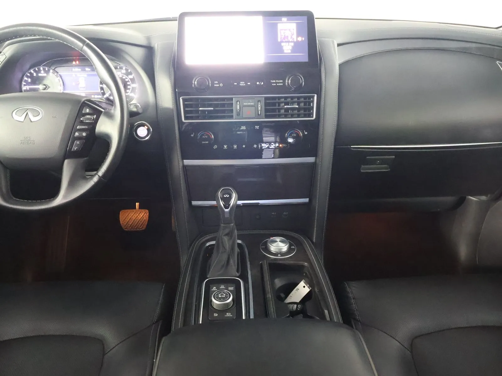 Infiniti QX80 photo 29