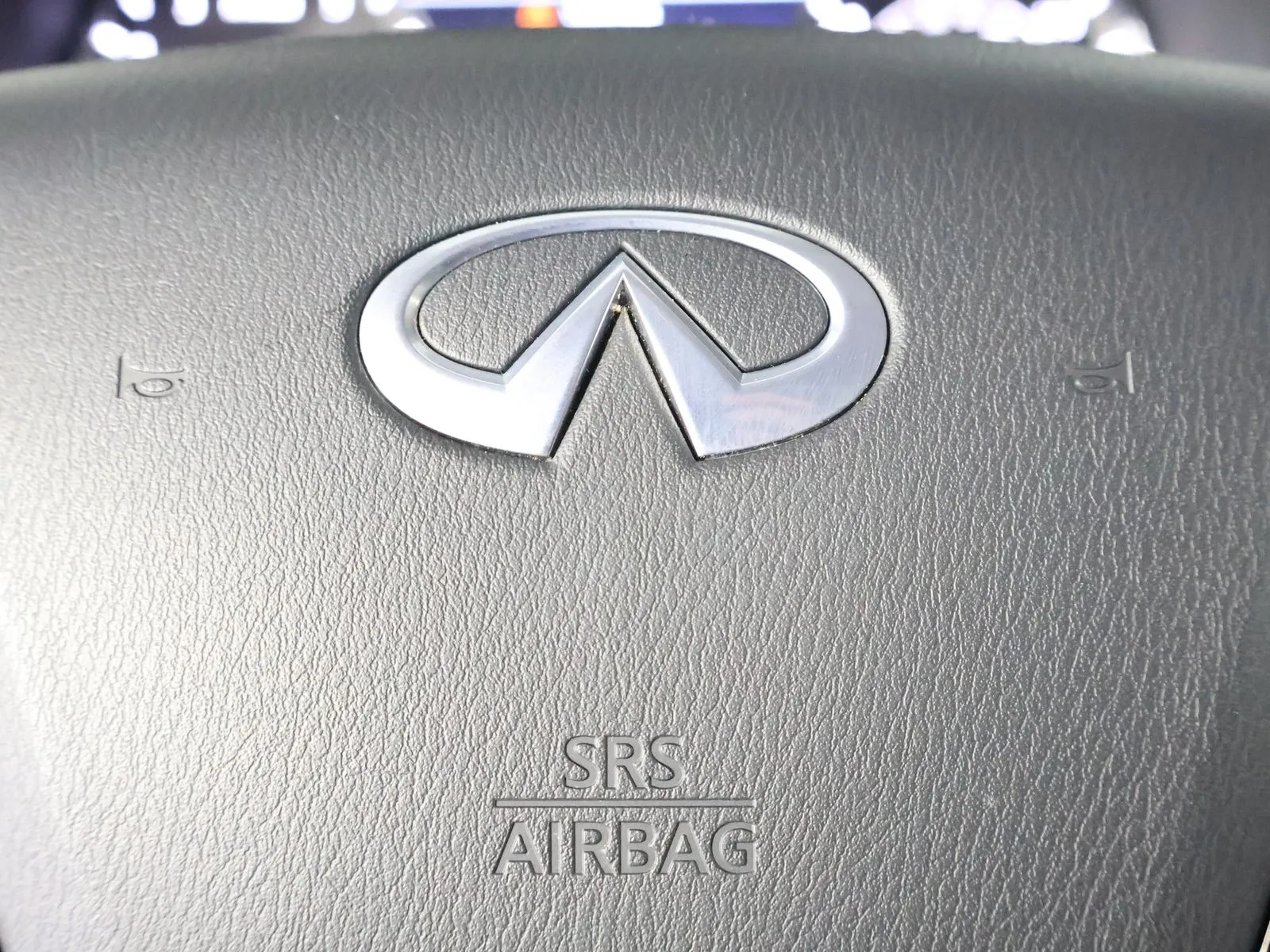 Infiniti QX80 photo 35