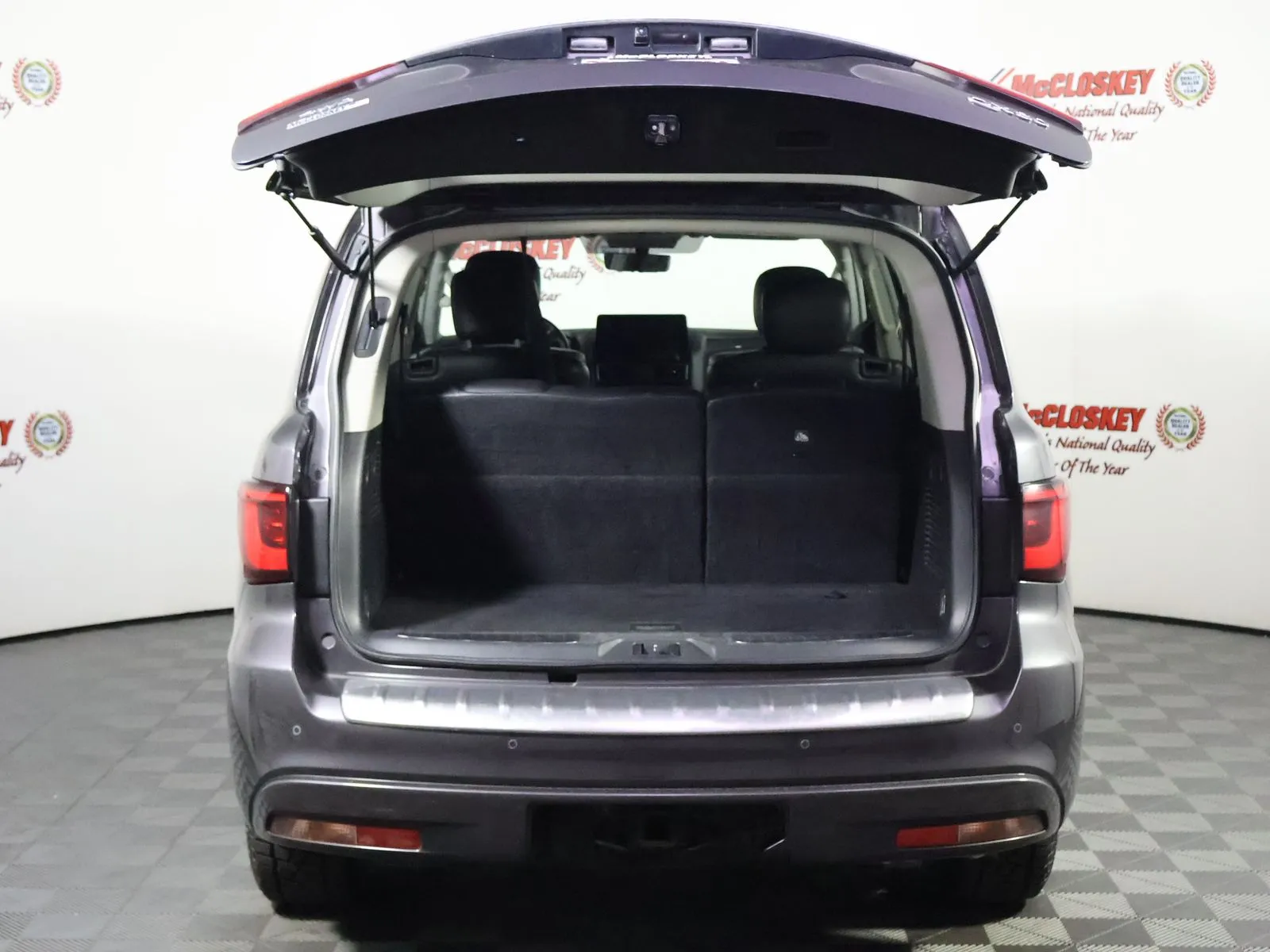 Infiniti QX80 photo 11