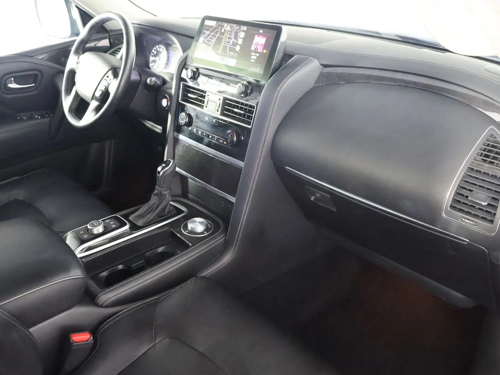 Infiniti QX80 photo 57