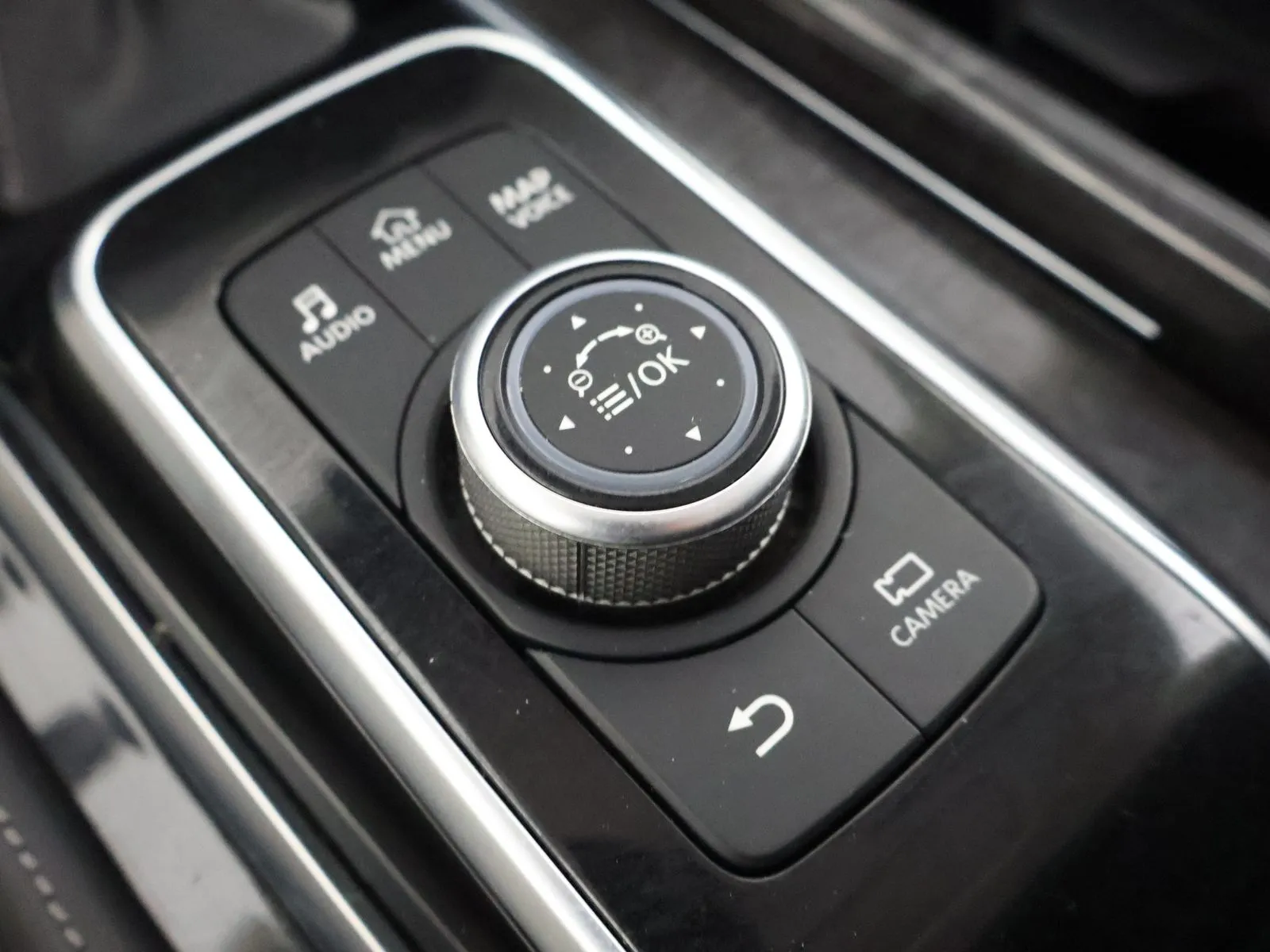 Infiniti QX80 photo 41