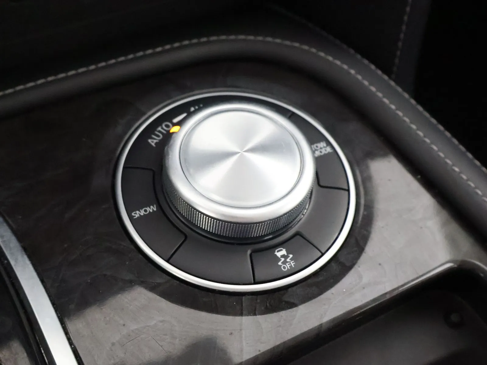 Infiniti QX80 photo 42