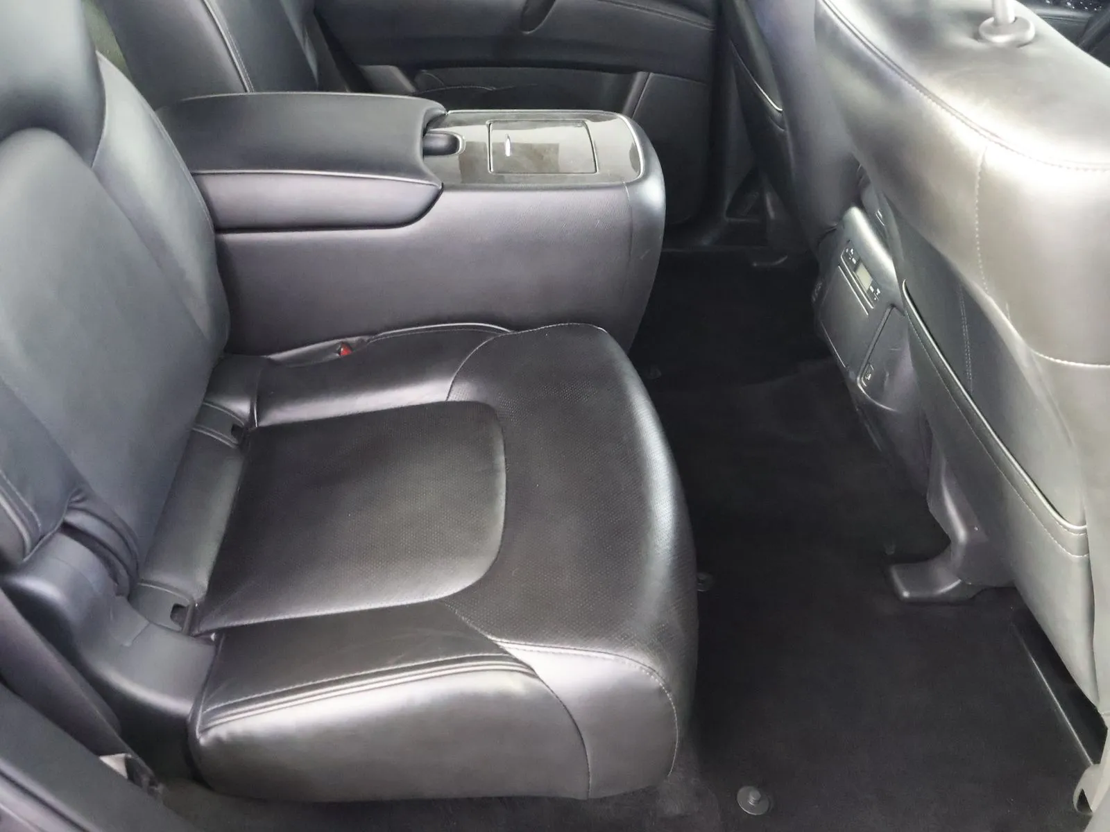 Infiniti QX80 photo 53