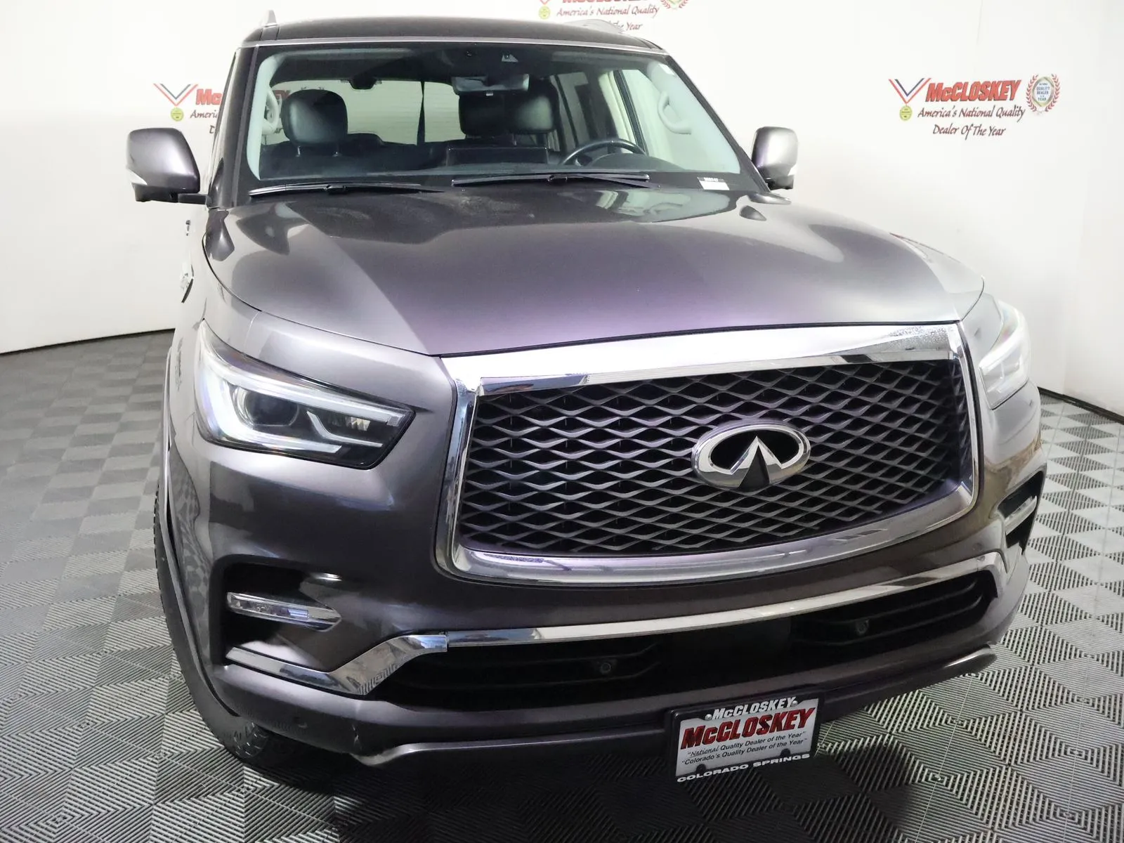 Infiniti QX80 photo 18