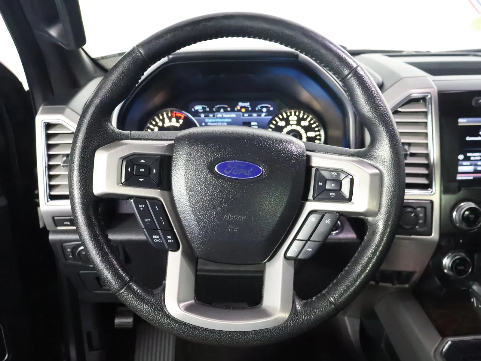 Ford F-150 photo 32