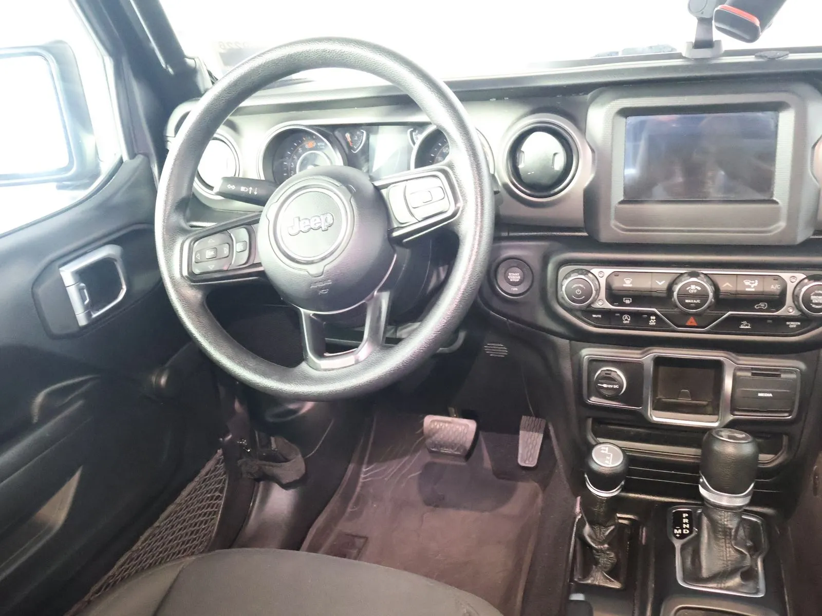 Jeep Wrangler photo 26