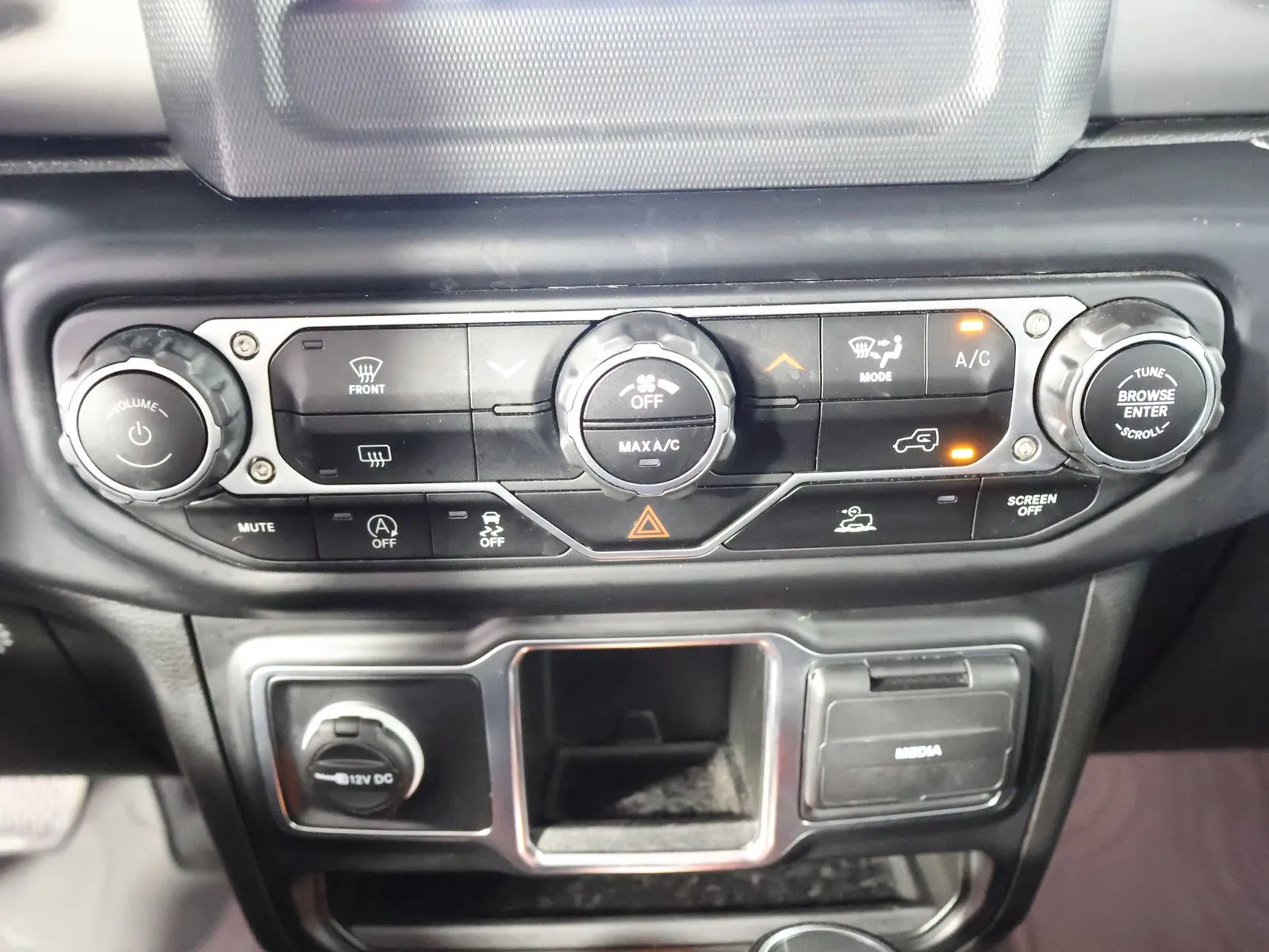 Jeep Wrangler photo 38