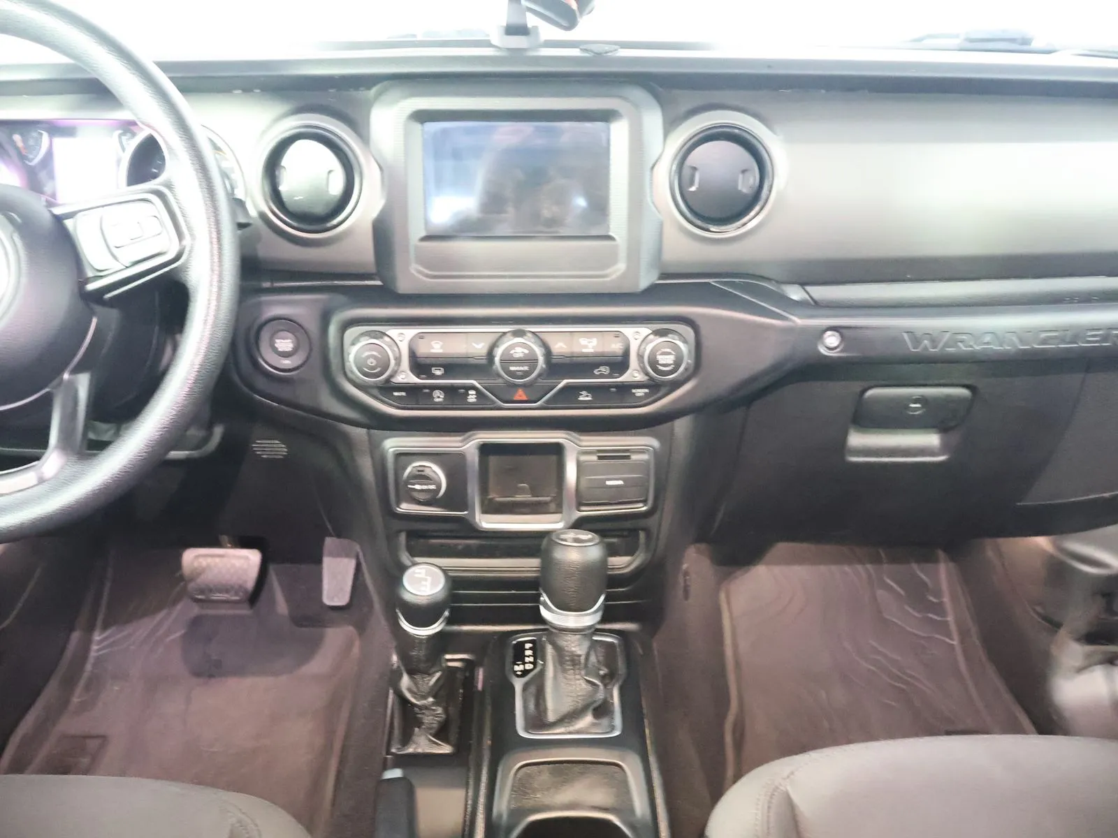 Jeep Wrangler photo 25