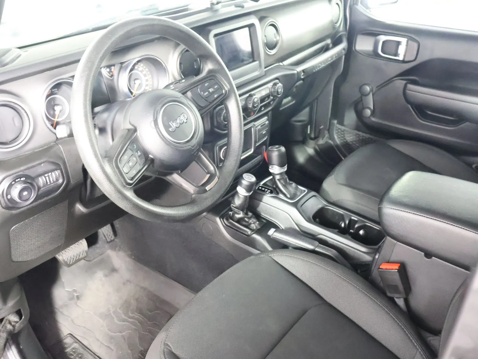 Jeep Wrangler photo 22
