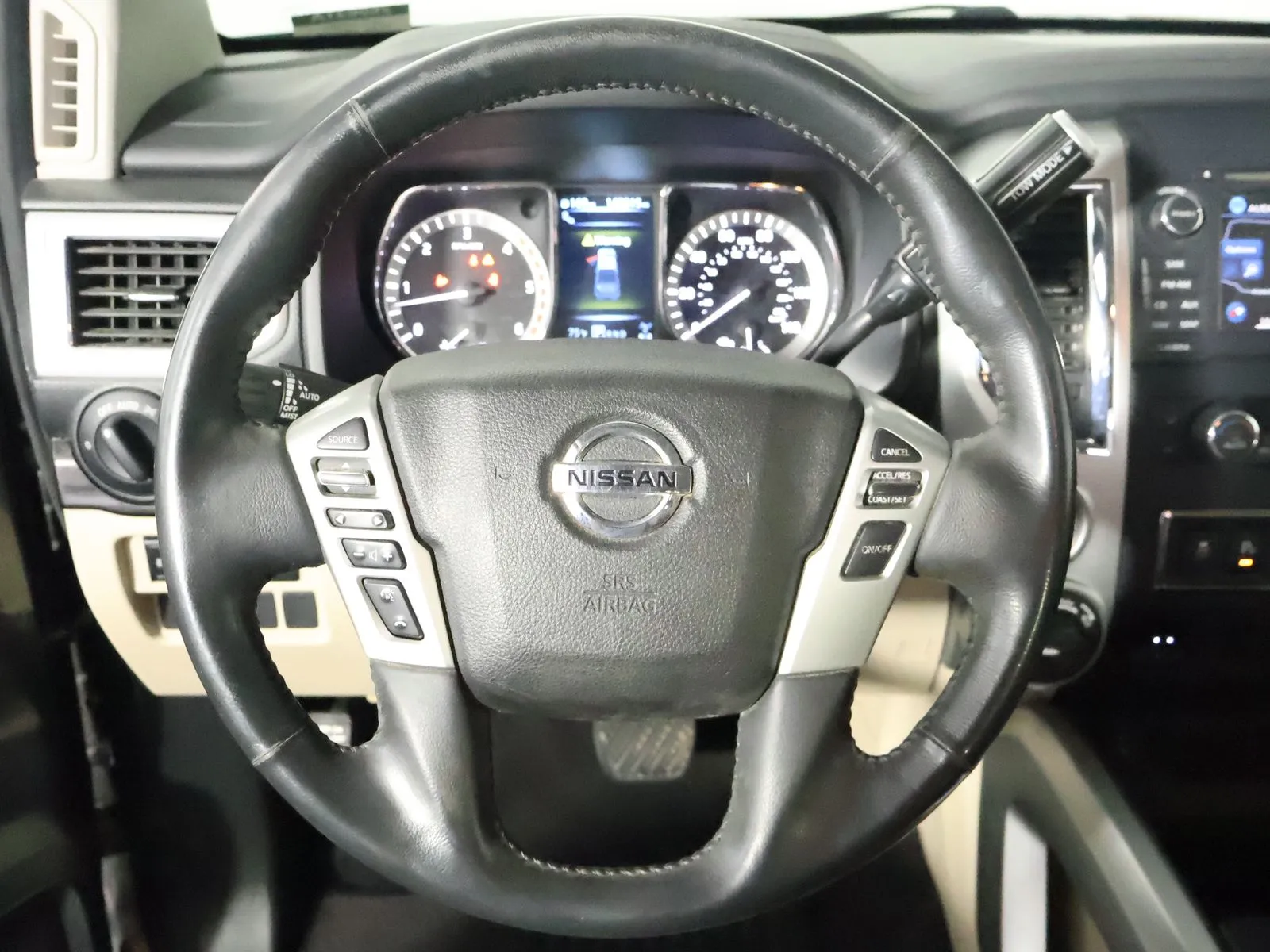 Nissan Titan photo 33