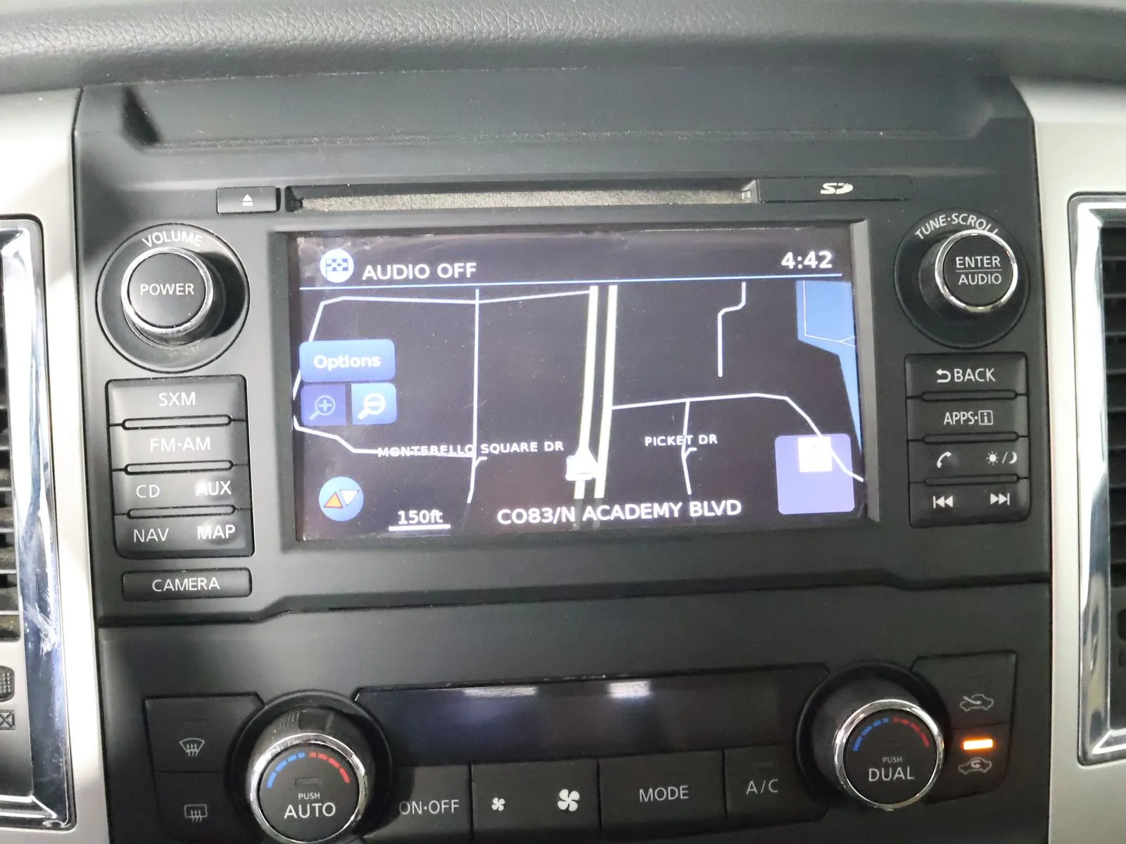 Nissan Titan photo 39