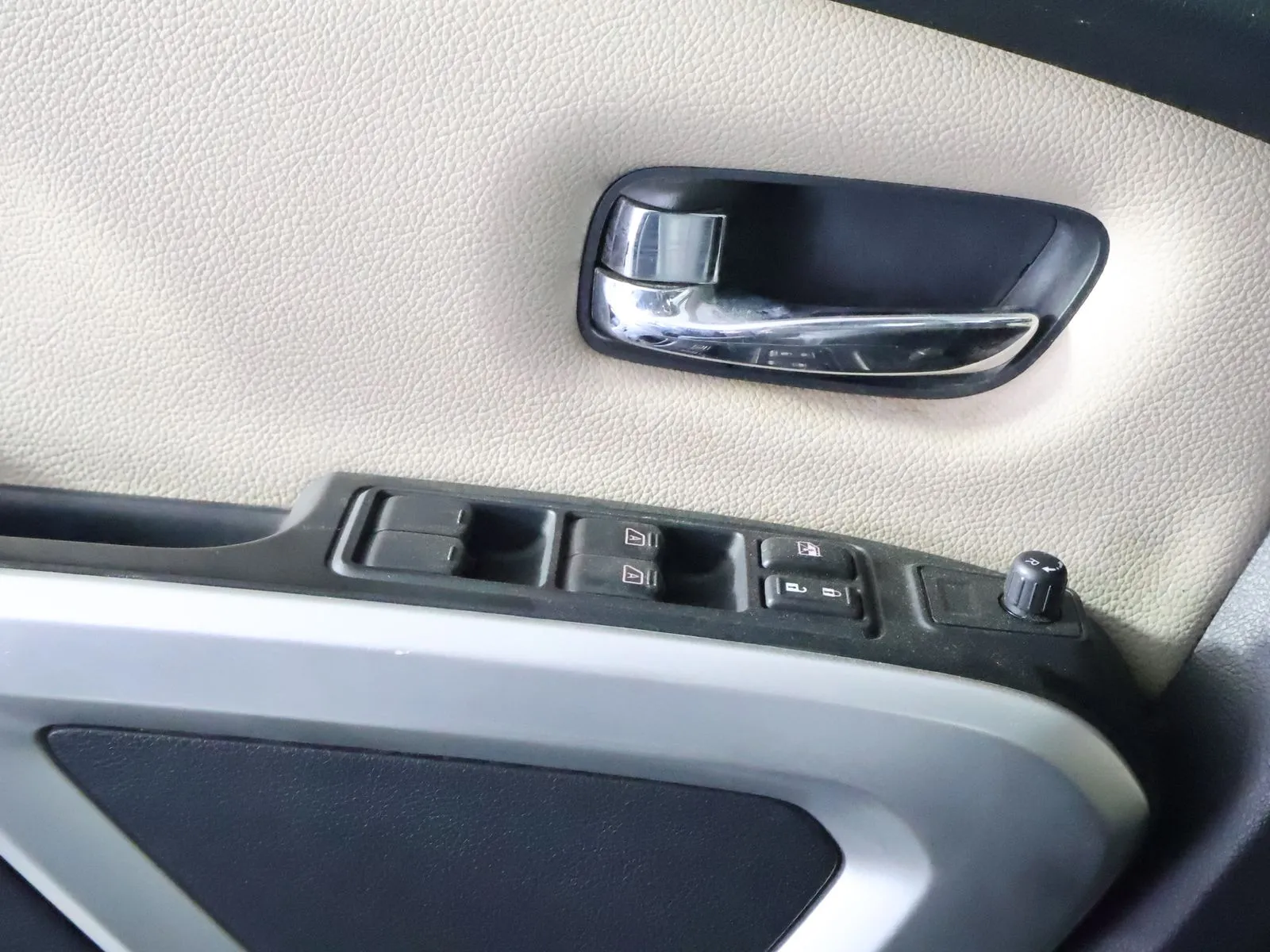 Nissan Titan photo 32
