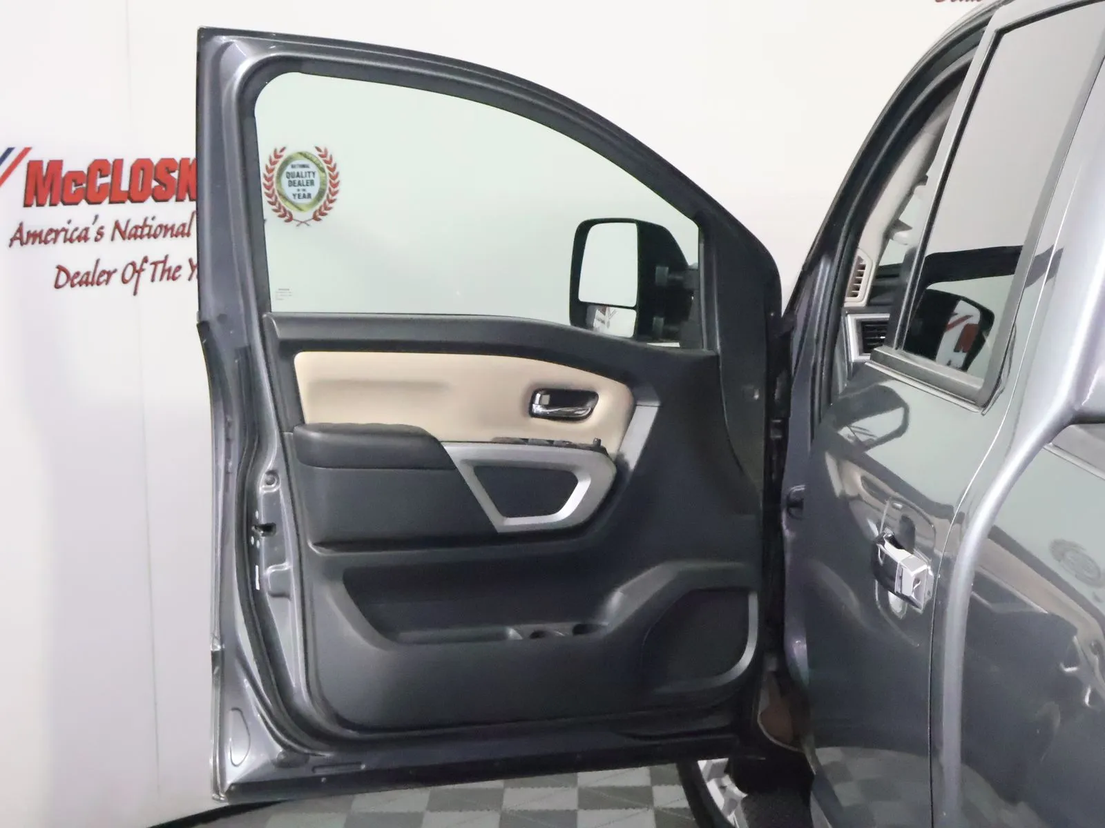 Nissan Titan photo 24