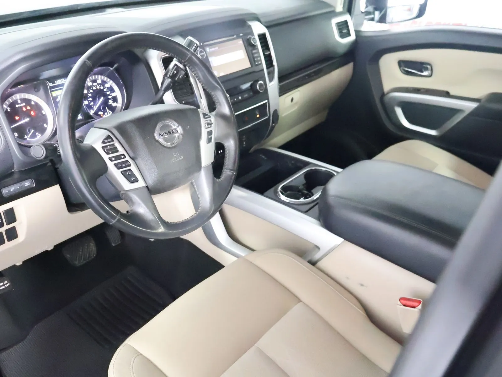Nissan Titan photo 25