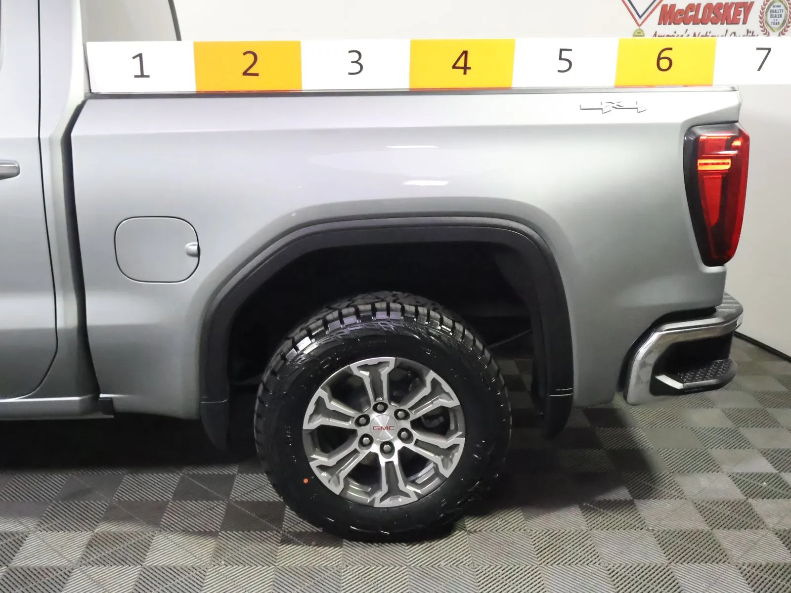 GMC Sierra photo 16