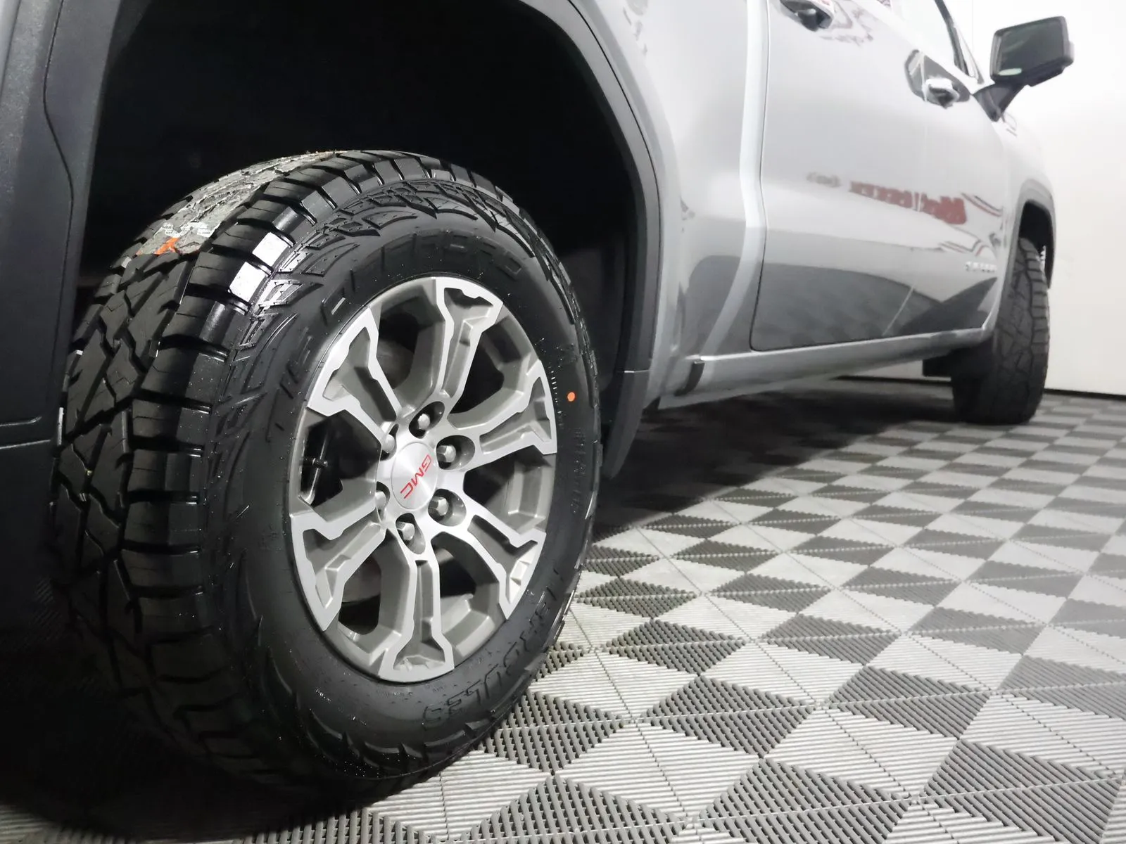 GMC Sierra photo 12