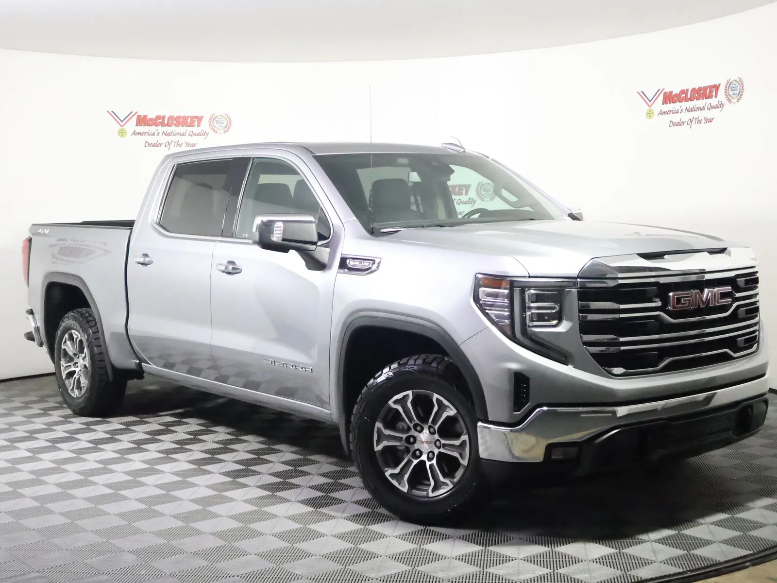 GMC Sierra photo 2