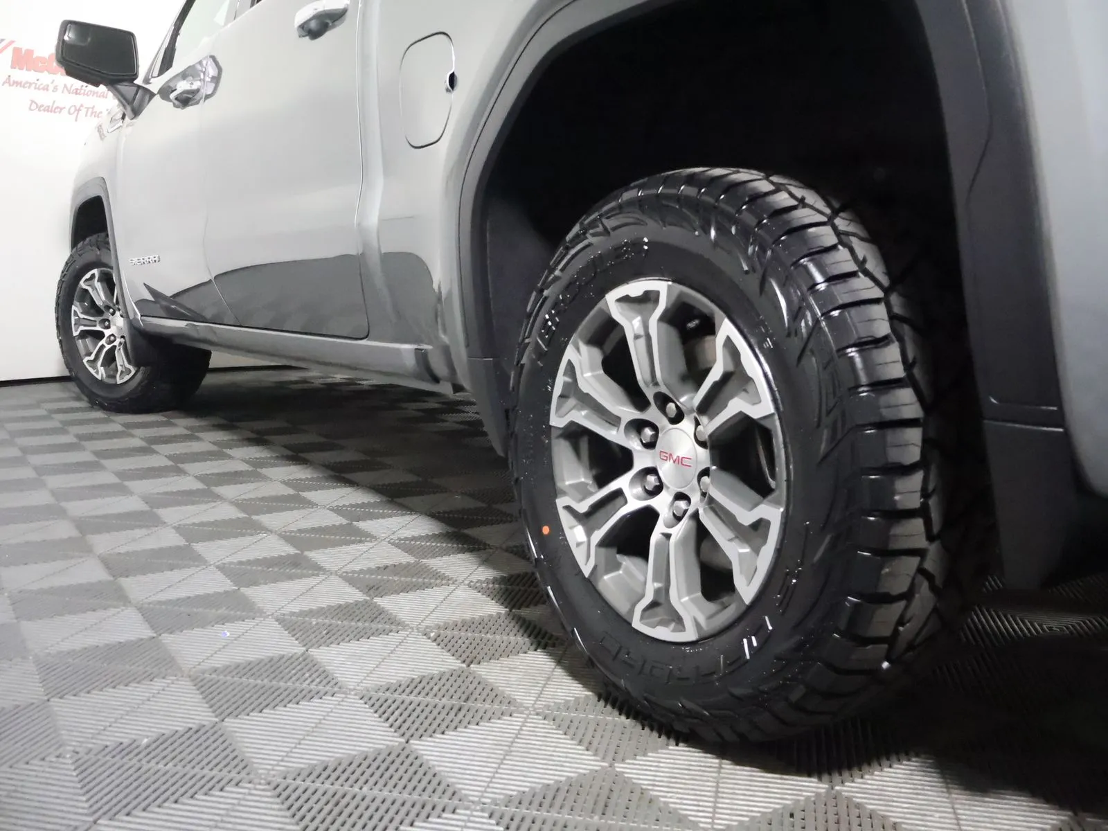 GMC Sierra photo 13