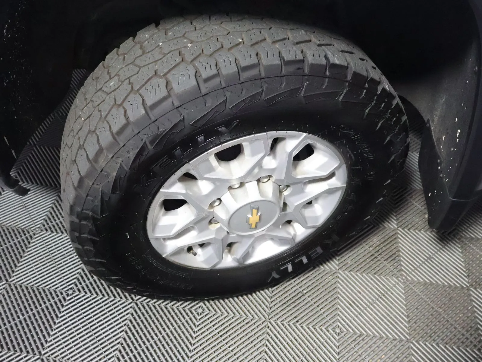 Chevrolet Silverado photo 19