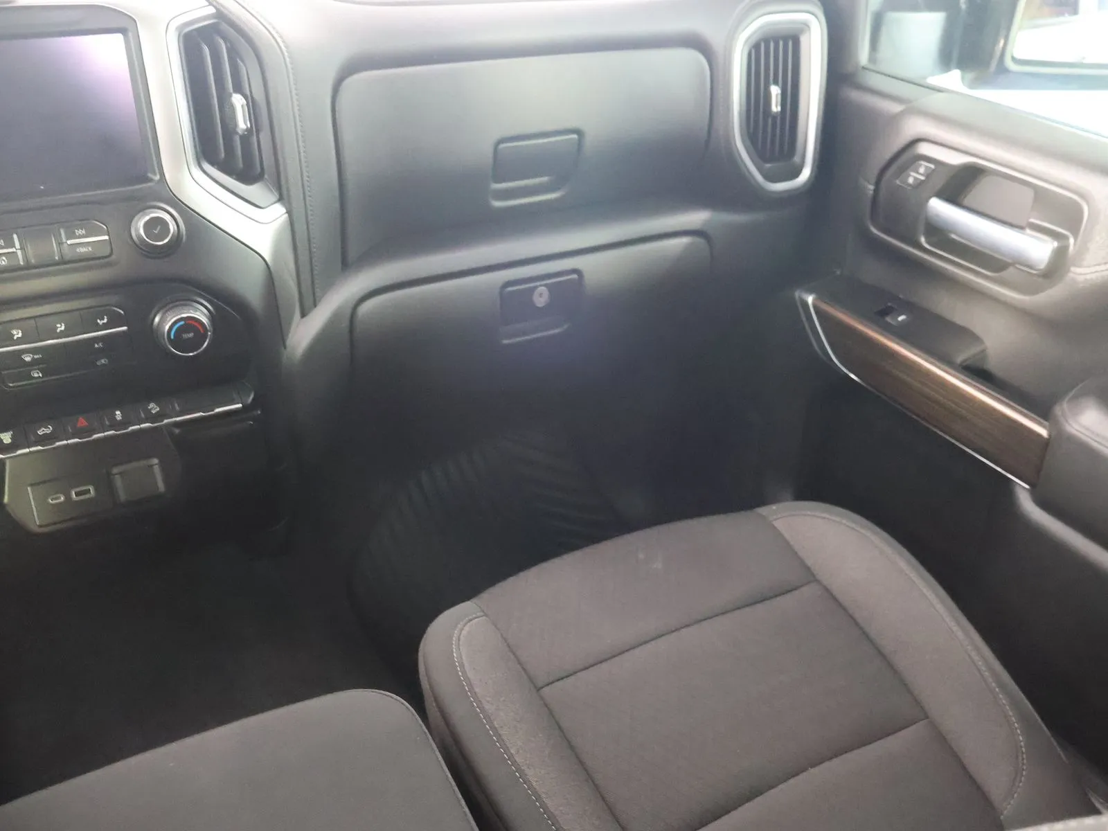 Chevrolet Silverado photo 33